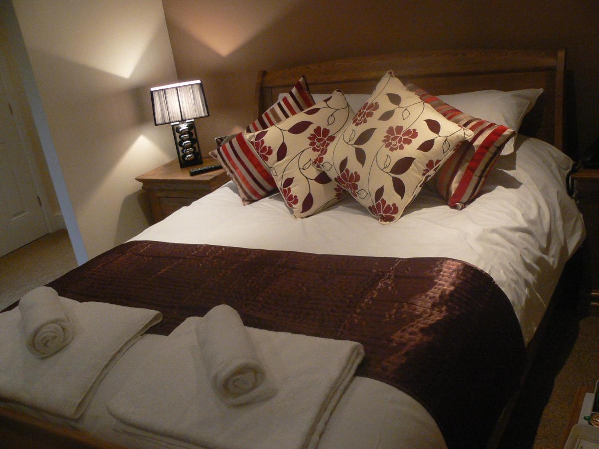 The Walnut Tree Inn Mere Mere  エクステリア 写真